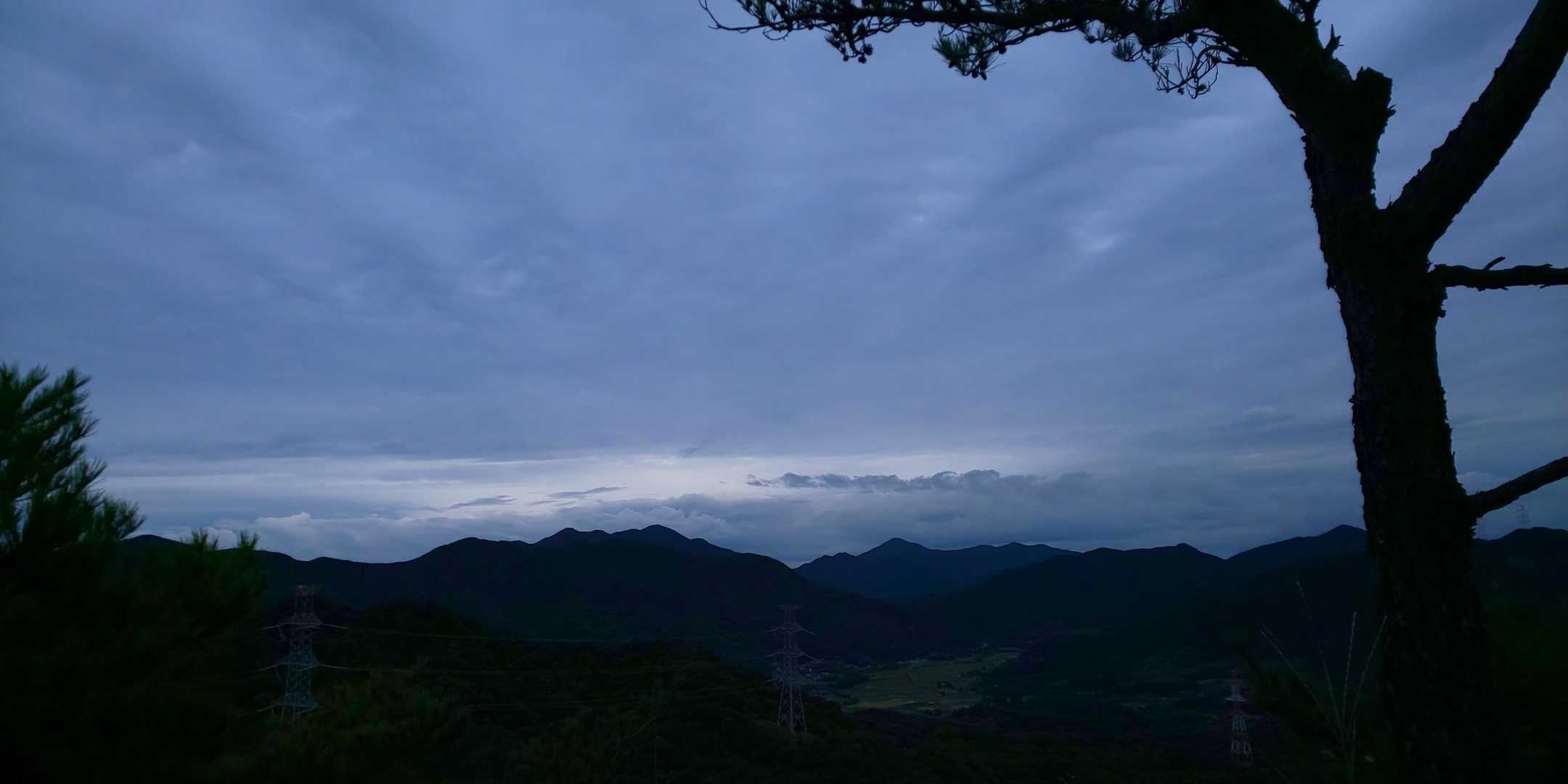 山陰方面はとても綺麗な稜線と雲でした。