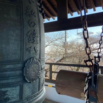 平和の鐘を優しくゴ〜ン