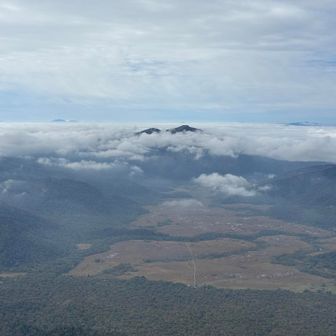 尾瀬ヶ原と至仏山⛰️
至仏山は雲のベールに包まれていますね👰