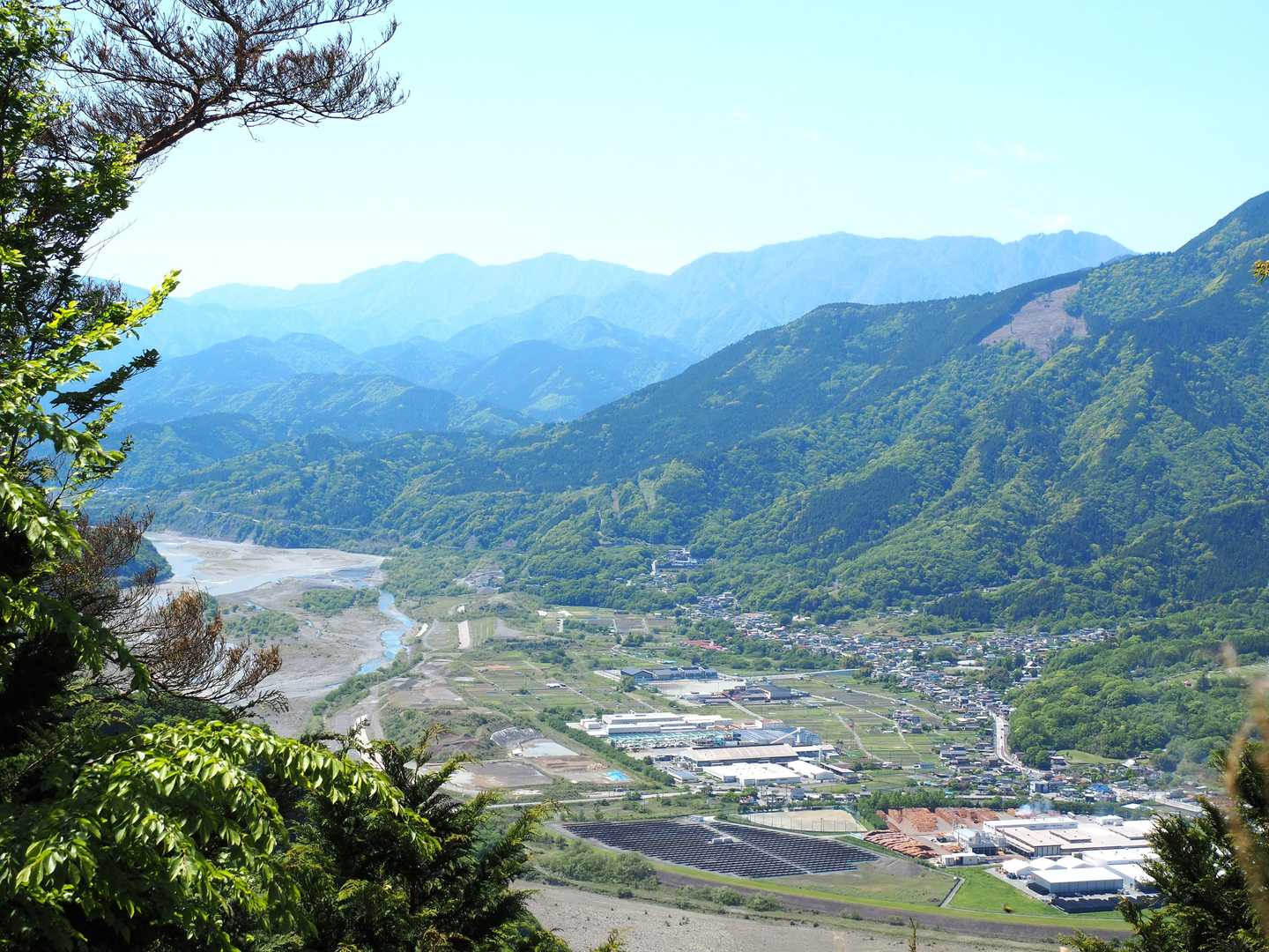 特に富士川越しに見えるオクシズの山々はジオラマ風で綺麗だった📸