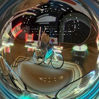 右翼のデコチャリ