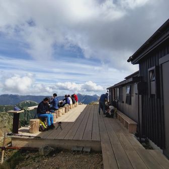 ビールはおあずけ！
水晶岳山頂に向かいます