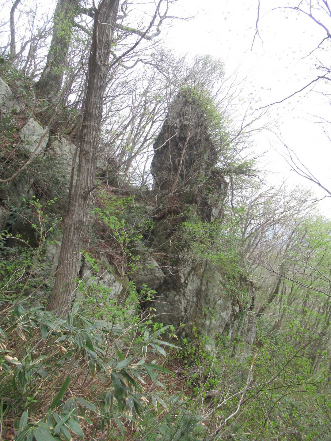 烏帽子岩