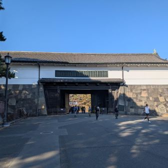 桜田門をくぐった