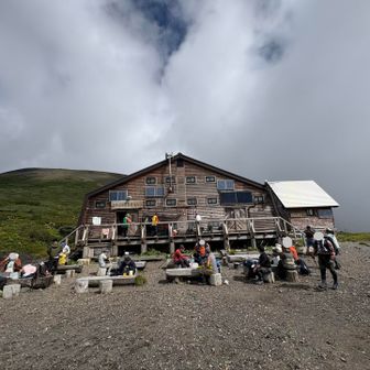 8合目避難小屋
登り下りの時、賑わってました