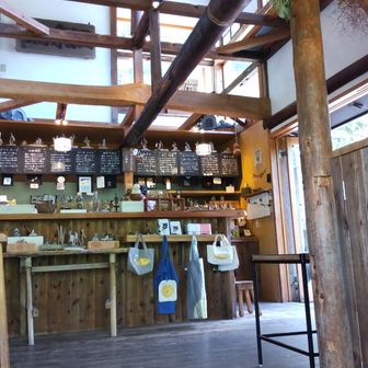 3.ナラヤカフェ店内