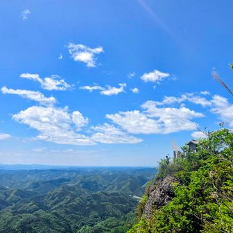 青い空💙白い雲☁
ん!?
向こう側に誰かいます😳