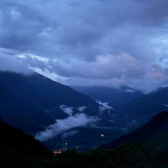 上高地の夜景。
光少な。