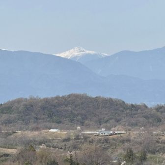 ぼんやり北岳😶‍🌫️ 
千本桜駐車場🅿️より