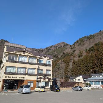 他手合浜🅿到着です。
中央に三方分山が見えます😄
時間的には短い山歩きでしたが、結構な急登や三方分山登頂後もチョットしたアップダウンもあり、トレーニングにはなったと思います🤔
今回は、スライドした方は1人だけ…
平日とはいえ、こんなに登られていないのって感じ😅
天気も登山中の後半は薄曇り☁️となりましたが、前半良かったので来て良かったです✨
行かせてくれた妻に感謝です🙇