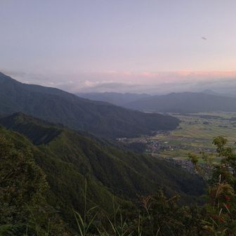 ちょっとモヤッとした空気感ですね👀