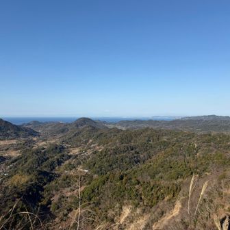 東京湾。右手は鋸山