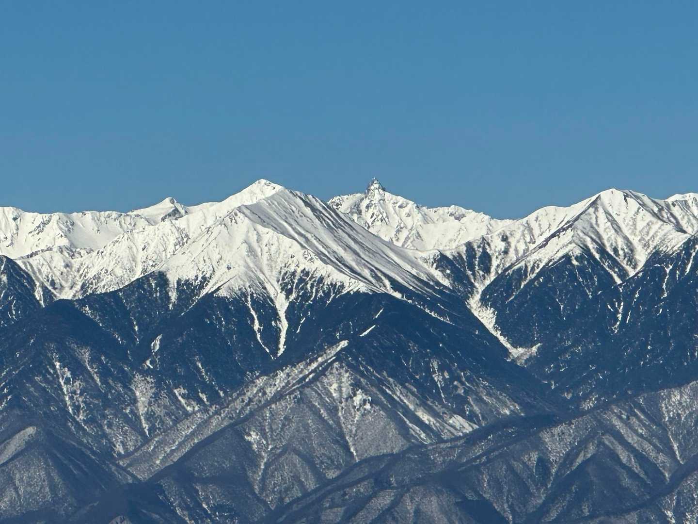 常念岳の向こう側に槍ヶ岳