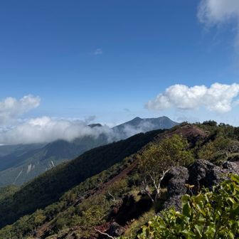 女峰山と帝釈山、手前は大真子？
今度体力つけてから来ます👍