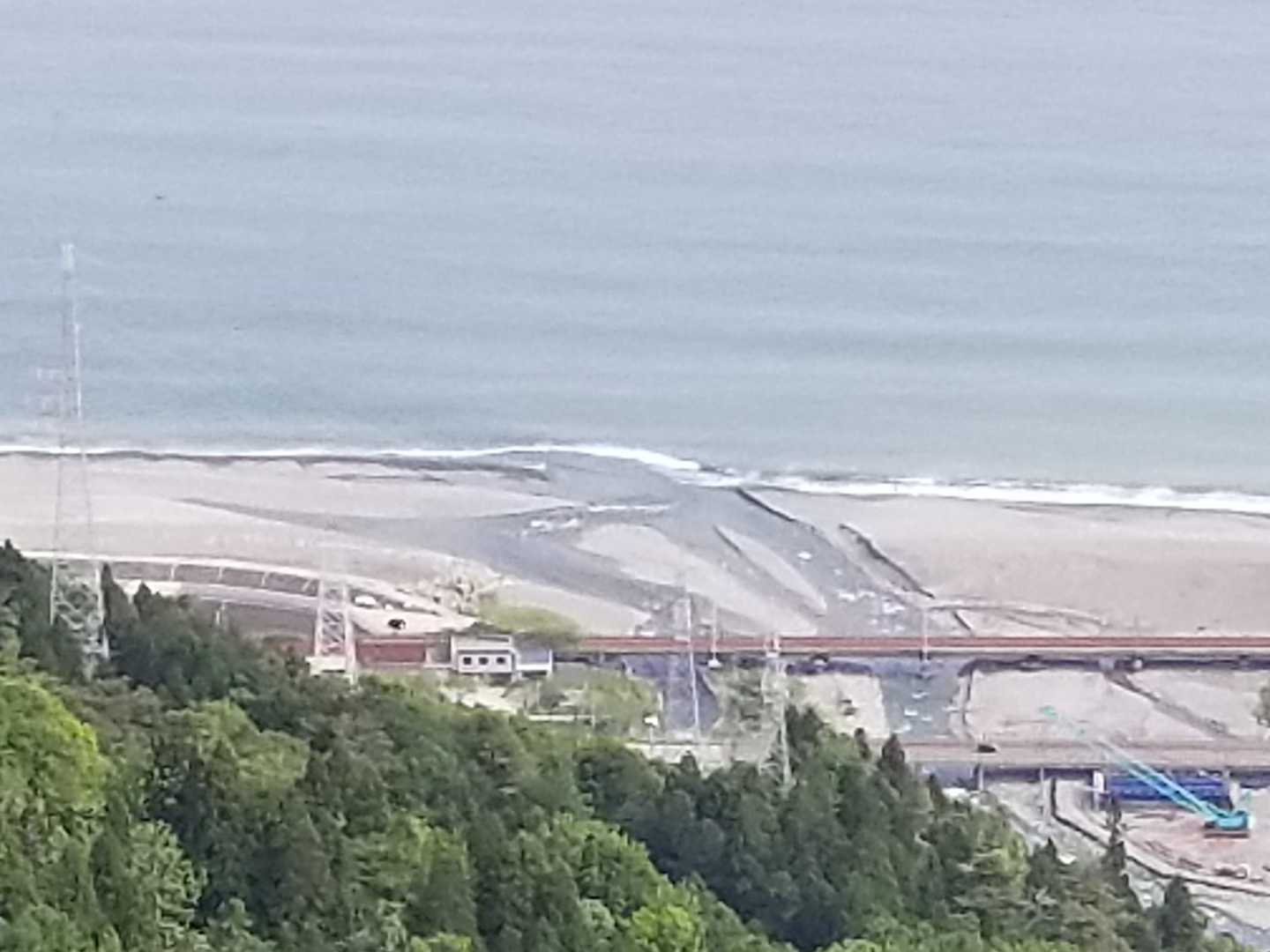 かなり登っても海はすぐそこ
つまり急登💦