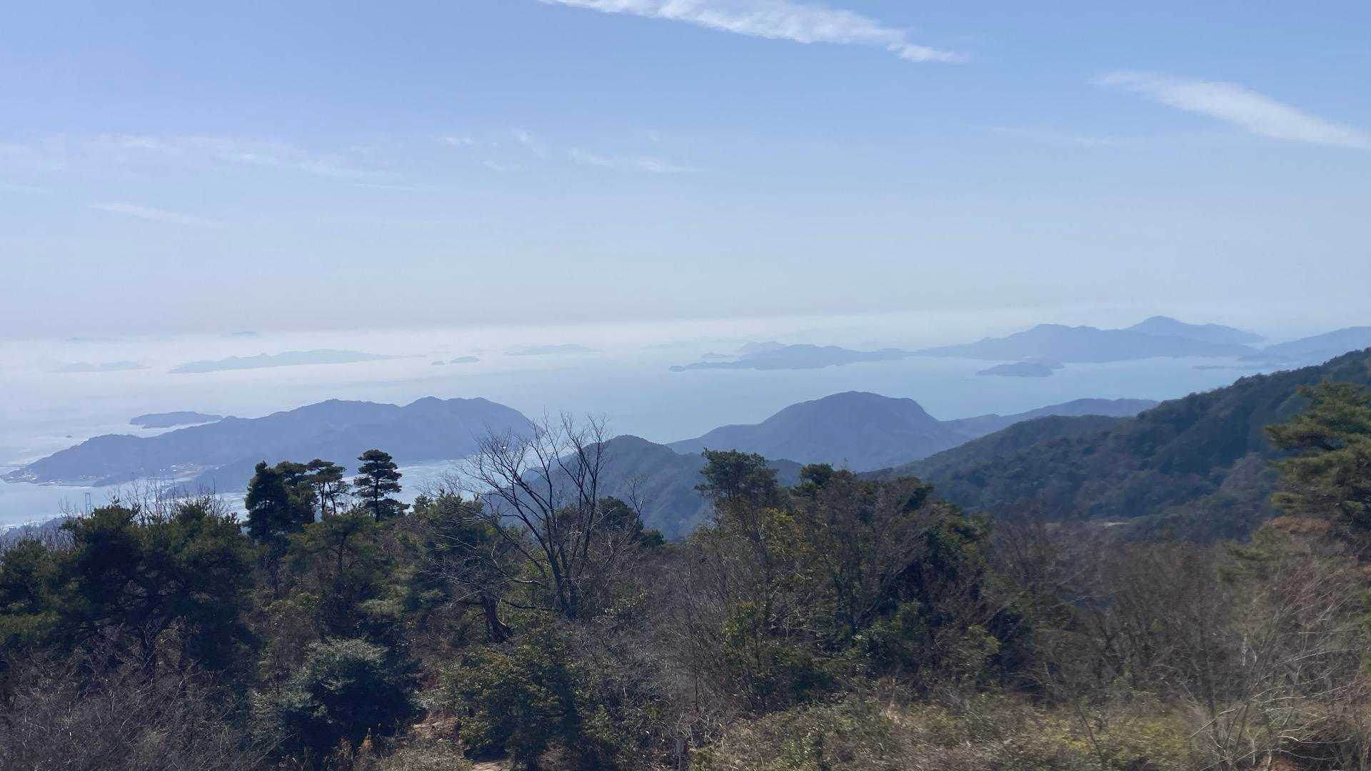 霞んではいますが、幻想的にも見えますね😃