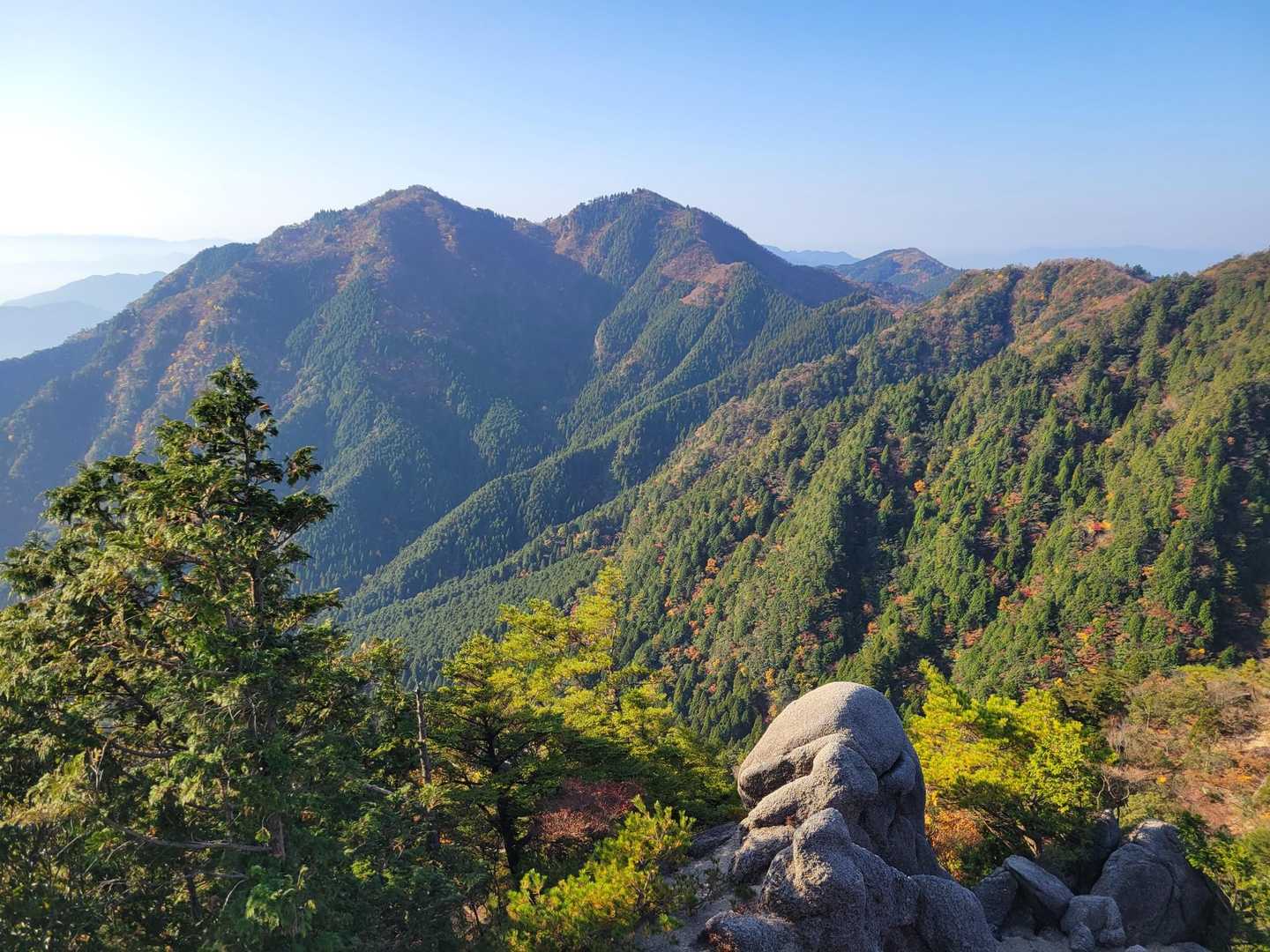 おー、目指す仙ヶ岳ヶがよく見えます⛰️⛰️双耳峰ですね。