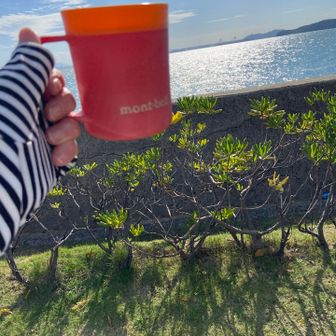 帰りました、市の無料駐車場のベンチで、珈琲☕️
ここは綺麗な🚾あり