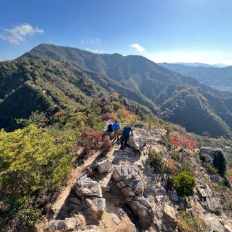 
鷲ヶ頭山もよく見える😍
右の端にうっすらと石鎚山が写ってる❣️
知らんかった😅
