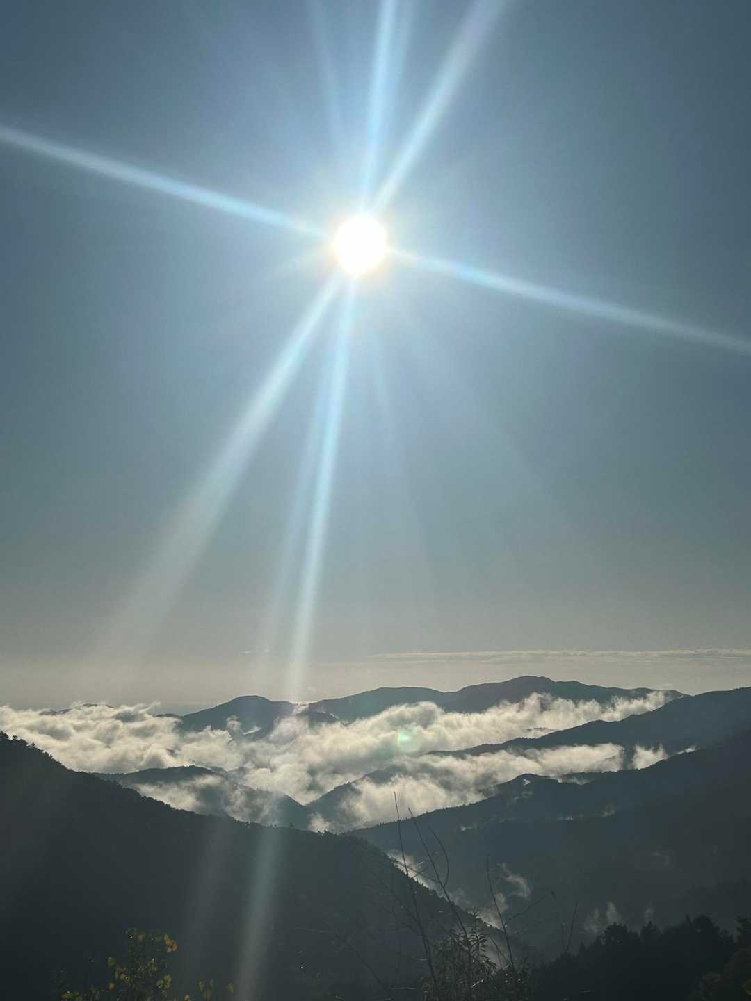 麓には小粒ながら雲海も
