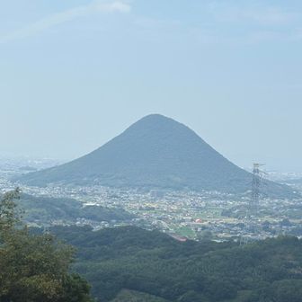 大原山頂からさぬき富士、飯野山がよく見える