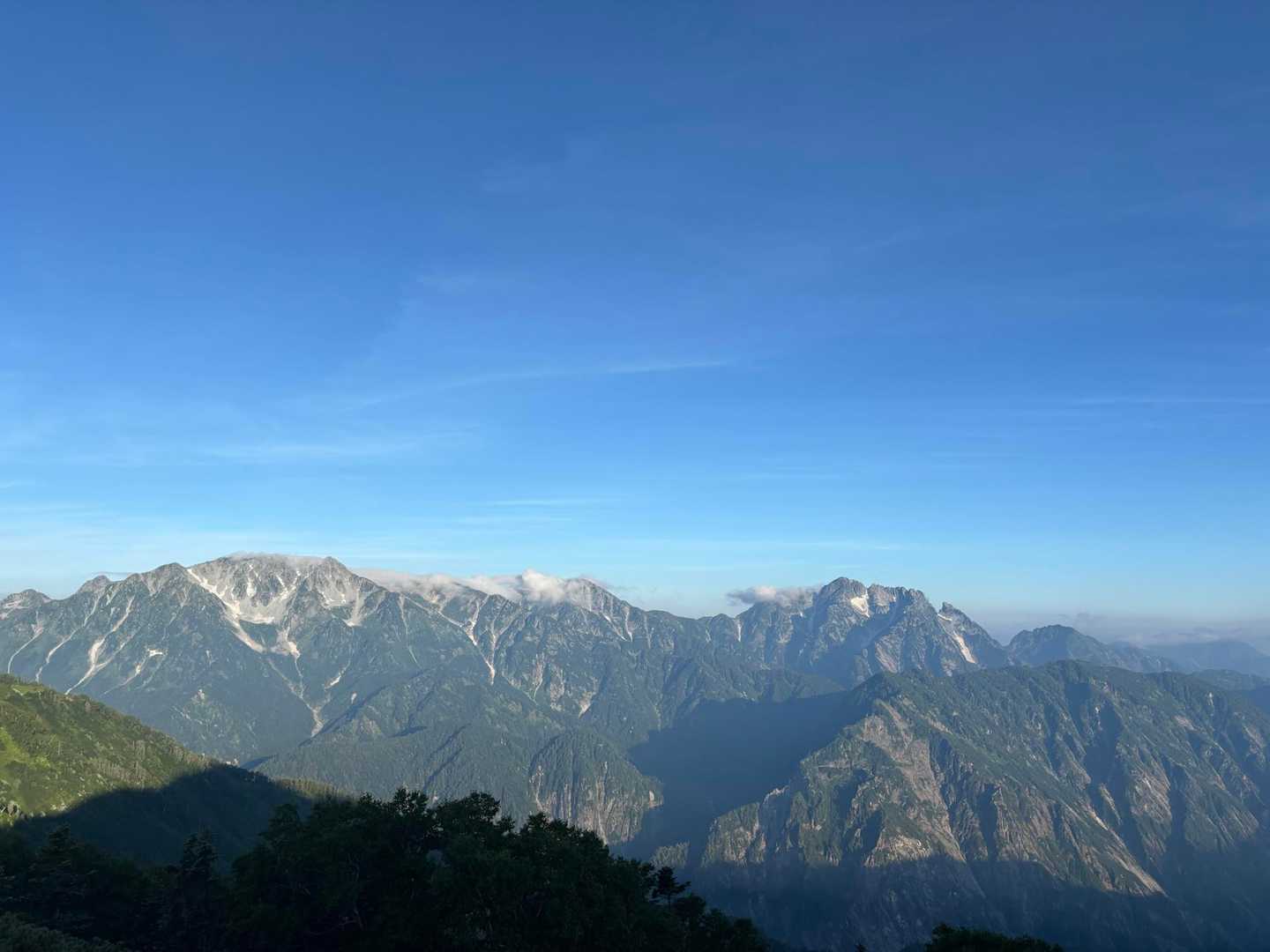 立山と剱もよく見えてますね😊
近々行くから待ってろよー‼️
