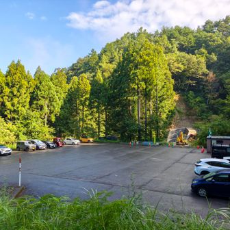 土曜日の割には空いてるね
品川や静岡ナンバーも😳
さすが百名山ってことか