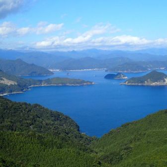頂上から少し離れた場所の絶景