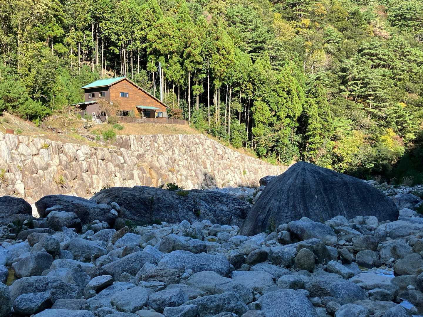 こちらは日向小屋(通年営業)