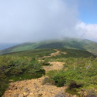 隣にそびえ立つ箕輪山。雄大なお姿✴