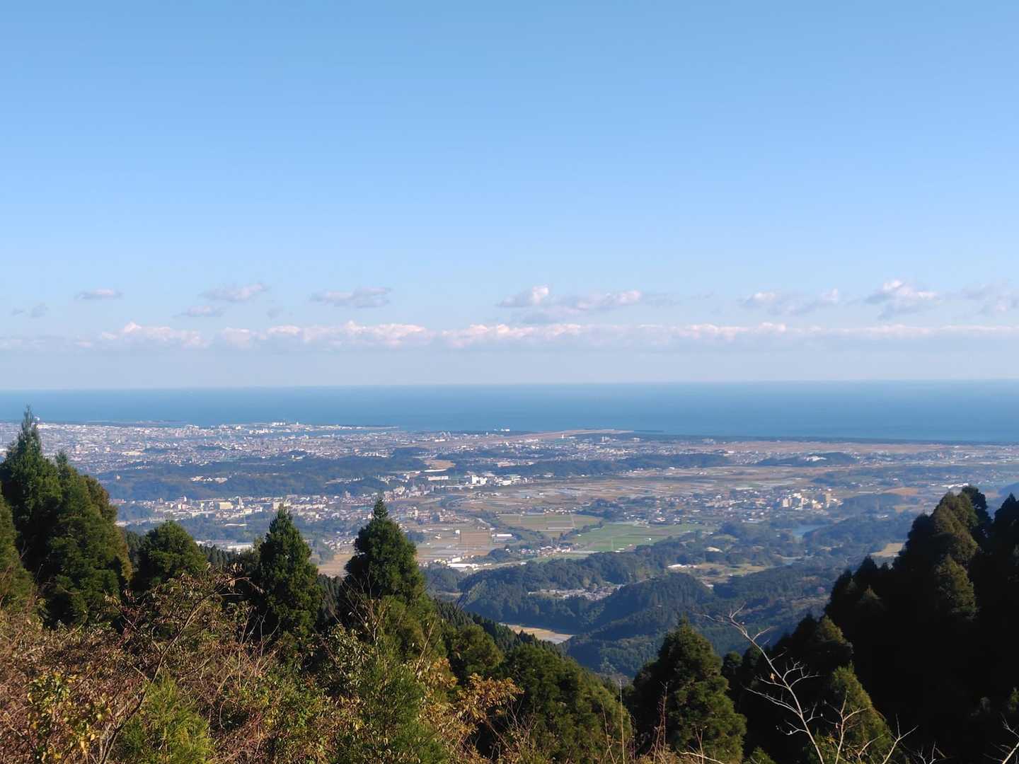 駐車場から　天気よし