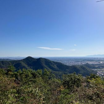 北山山頂手前から南側に愛宕山👀