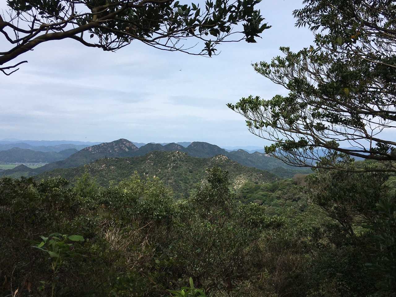 勘十郎の後ろに火の山連峰🥰
秋風？台風🌀⁇ のお陰ですっかり登りやすい季節になりました😊