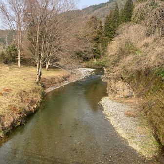 玉兎山の麓を流れる川を越えて、、、
