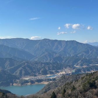 展望台からの景色、晴れていたので360度周辺の山や町の風景が見られました