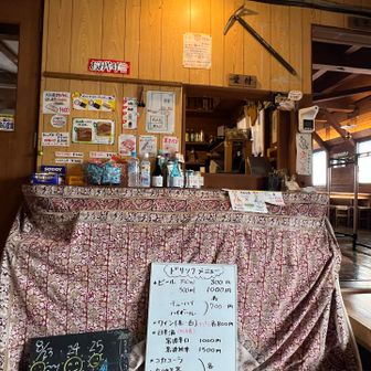 小屋でバッチを買いました😊
