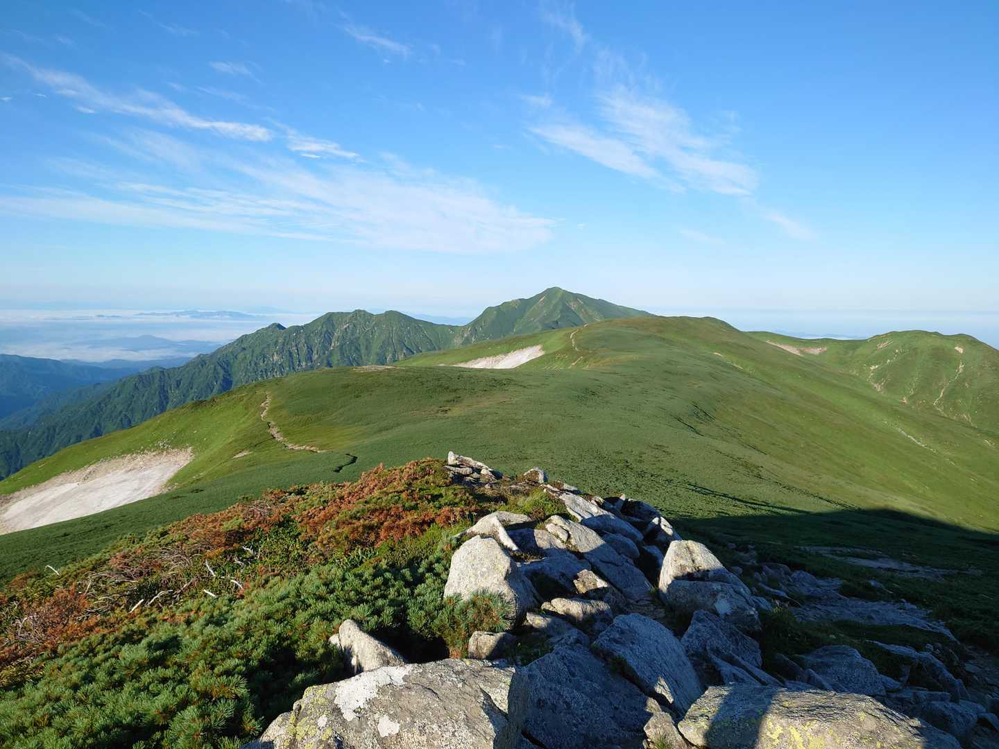 飯豊山から大日岳の稜線は絶景でした。