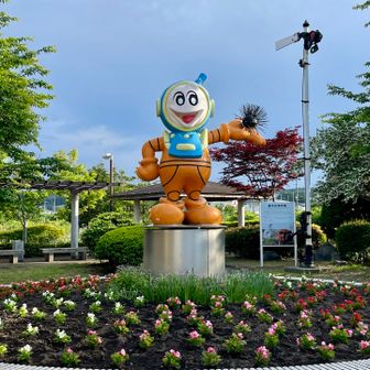 種市駅前のダイちゃん
ウニを持ってるよ