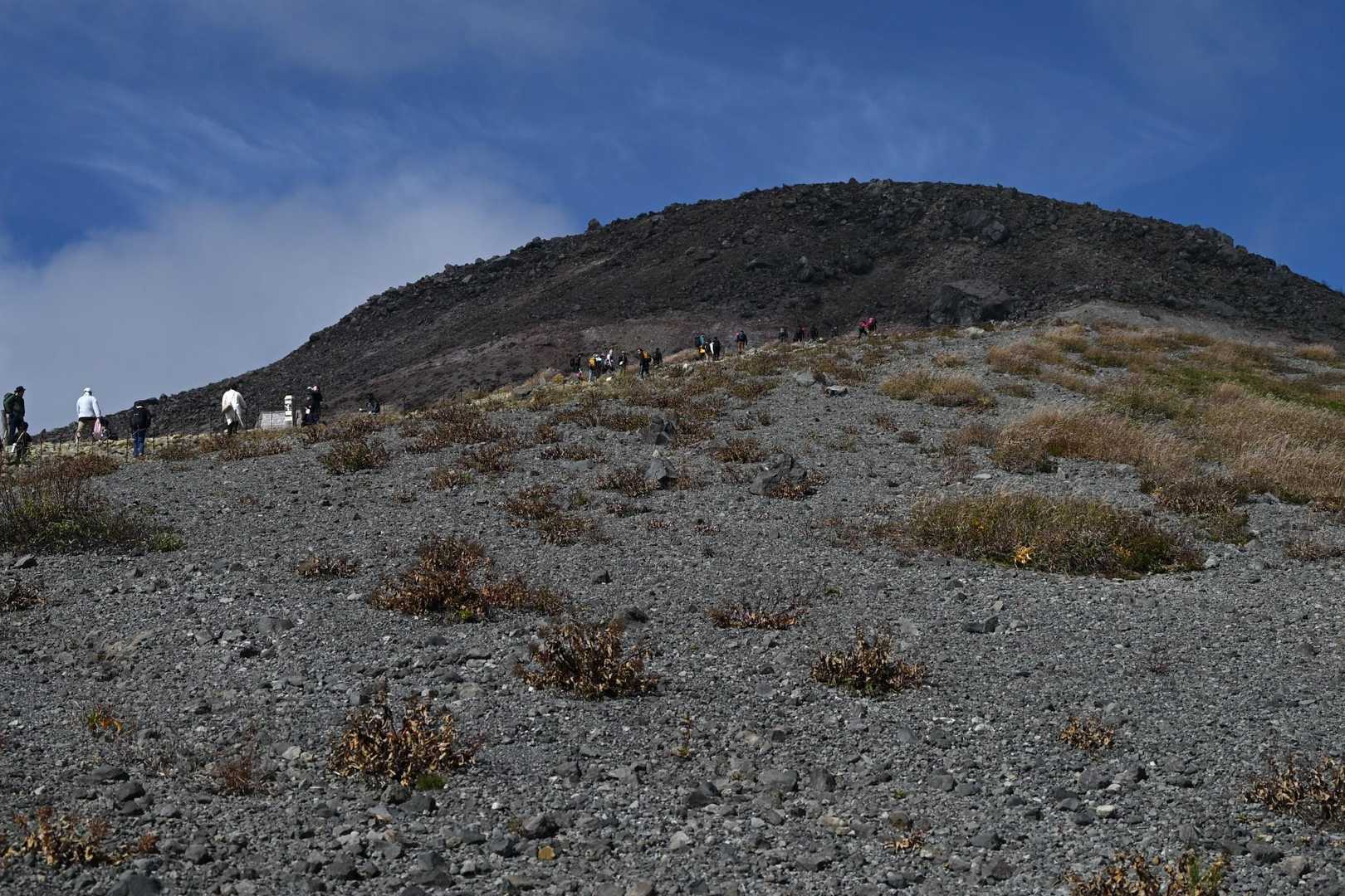 ロープウェイでラクラク山頂へ！絶景の日本百名山・那須茶臼岳の写真