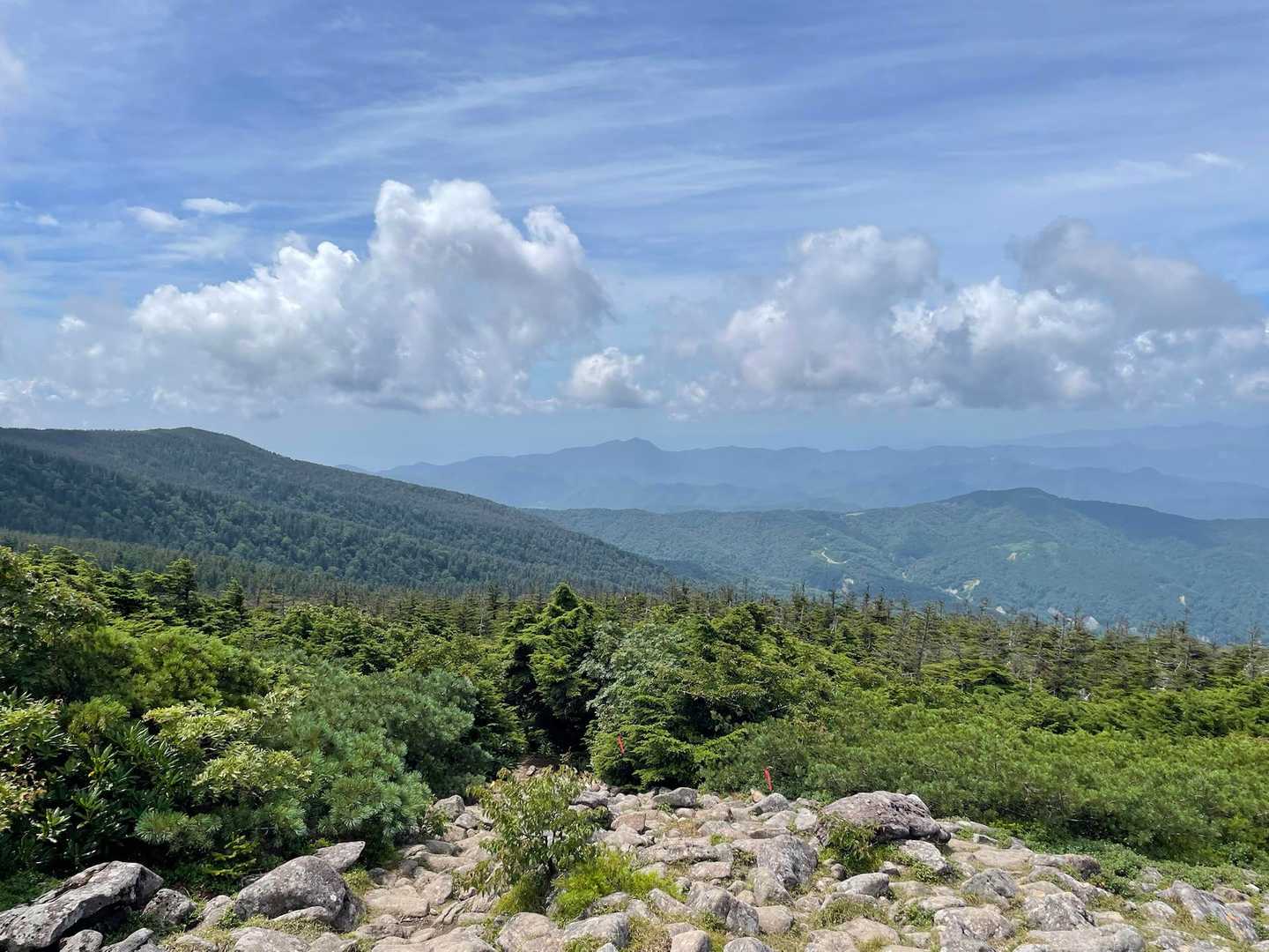 振り返るとさっきまでいた磐梯山がどやさ〜⤴️