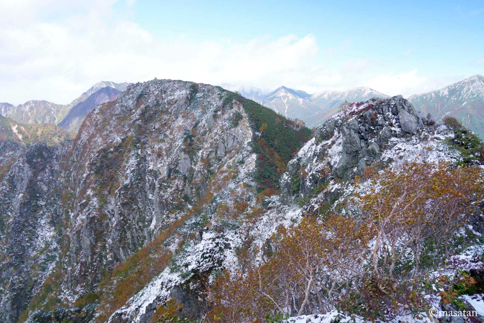 頭に行きたいけど時間がないから却下。
常念山脈の方面は晴れてるな～。
三股からの常念・蝶の周回でも良かったな（笑）