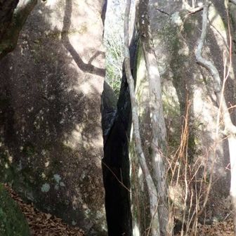 ハカリカケ岩の後ろの岩も凄かった