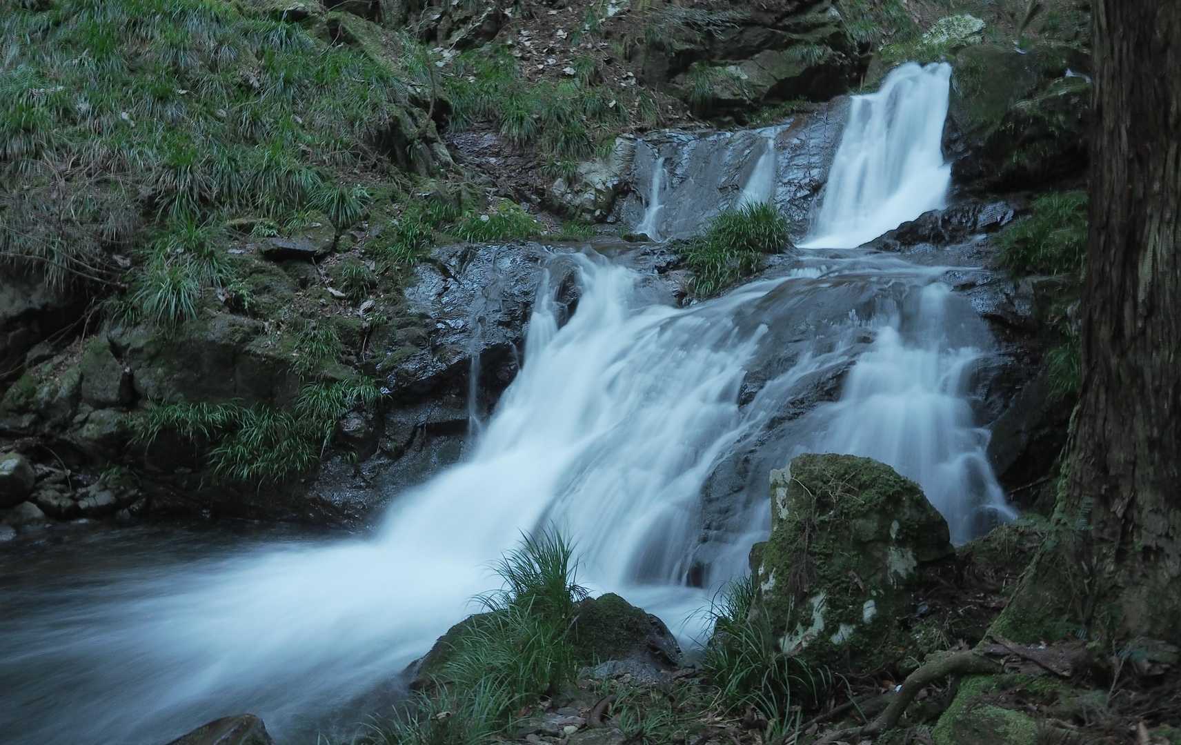 里美富士登山口・薄葉沢の滝入口-おしゃべり地蔵-妙見山-里 周回コースの写真
