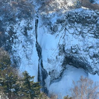 駒草平の展望台に立ち寄る。
いつ見ても不帰の滝は迫力😃