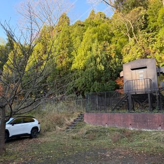 登山口駐車場には11台ほどしか置けません