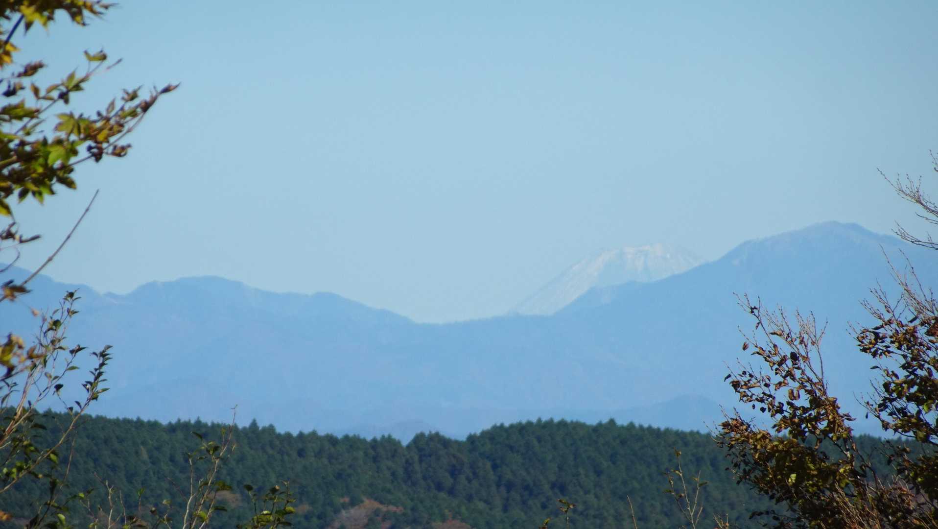 下山途中に富士見峠反射板に立ち寄り。
富士山に分かれを告げる。