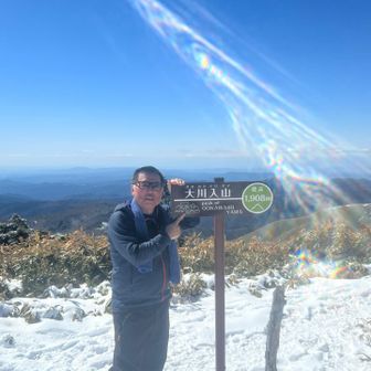 今日は横岳手前が風が吹いて、寒かったのですが、山頂は風が微風の中、陽射しがあり、暖かかったです。
