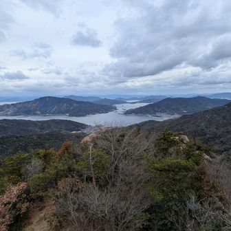 早瀬大橋方面、陀峯山もカッコいい