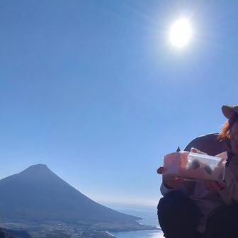 11月生まれのロンコちゃんと私｡｡｡
ロンコちゃんが- ̗̀  🍰   ̖́-準備してくれてた❣️
ここで天然な私にサラッとつっこむ浜さん😂
お腹がよじれる程3人で笑ったꉂ🤣𐤔