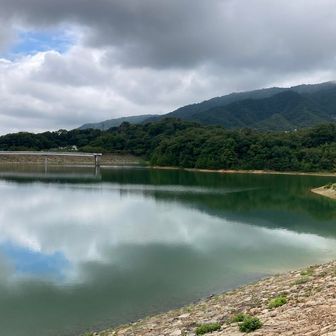 北山貯水池とゴロゴロ岳周辺の山々